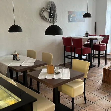 Vinopresso Gmbh - Cafe Roemer 宾馆 布里赫森斯塔德